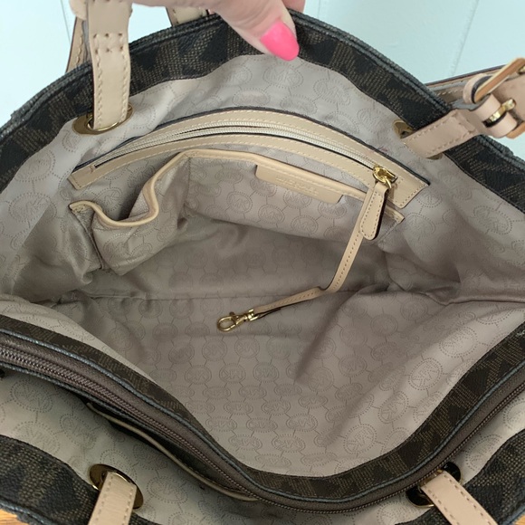 Michael Kors Jet Set tote. - Picture 4 of 4